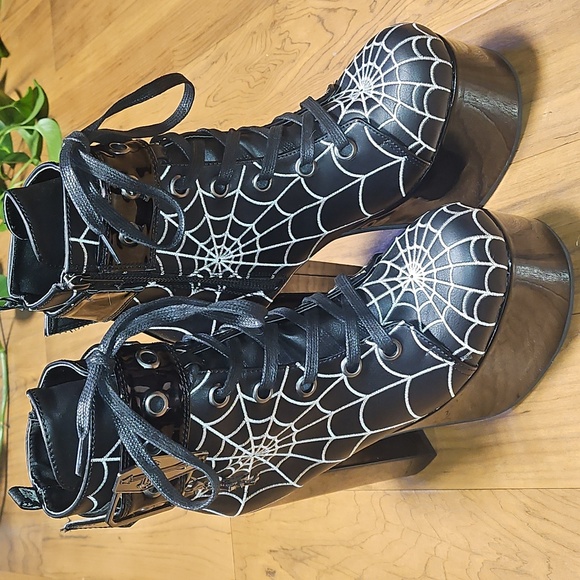 Demonia Spiderweb Torment Boots - Picture 5 of 11